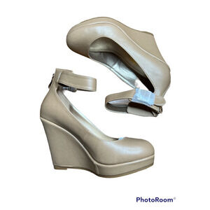 Dream Paris cream color wedge shoes size 6
